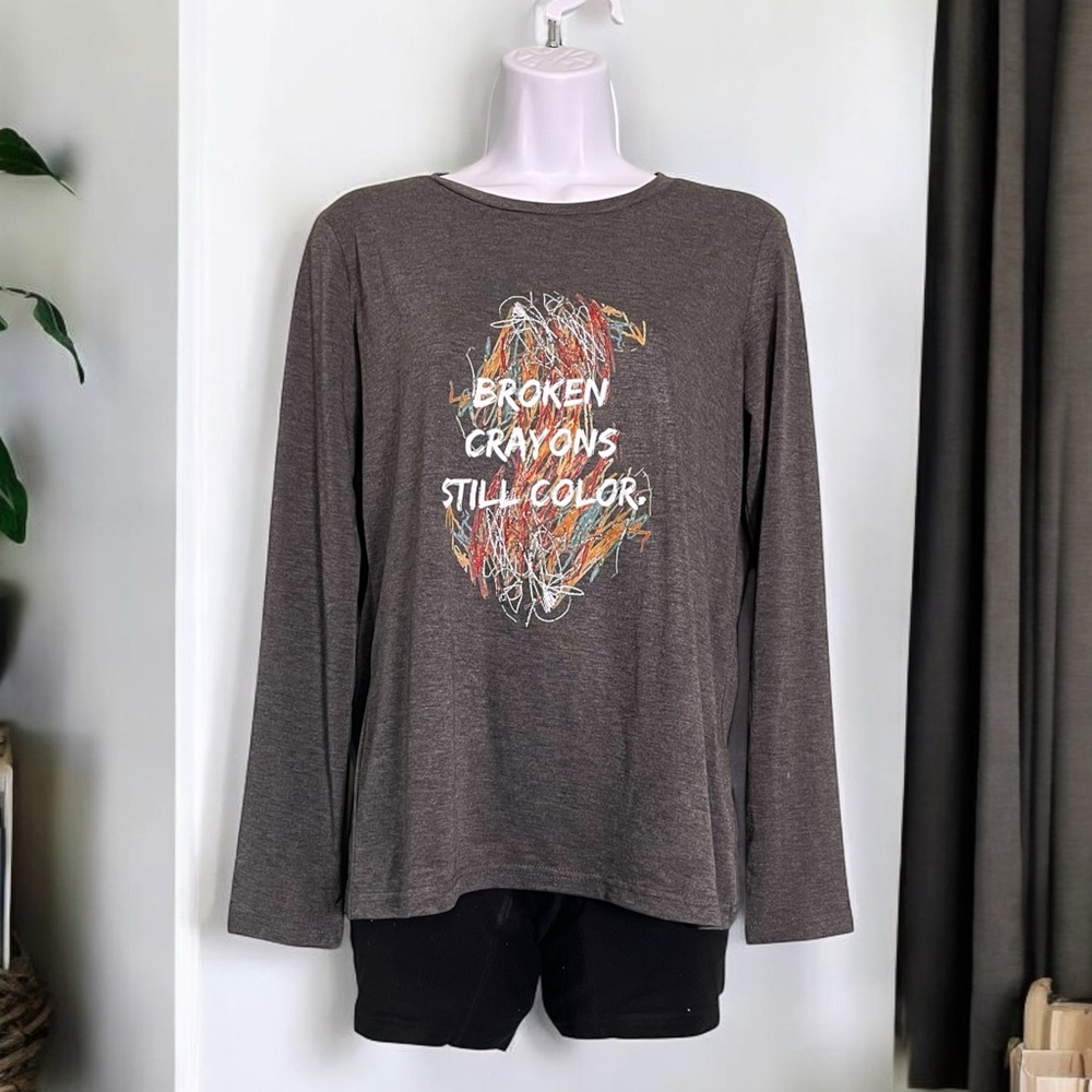 Broken Crayons Still Color. Long Sleeve Tee. Gray.
Size Small.